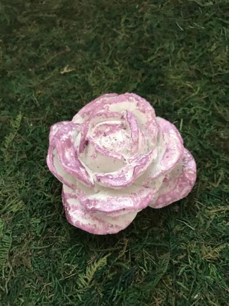 Rustikale Rose lila 11 cm Beton